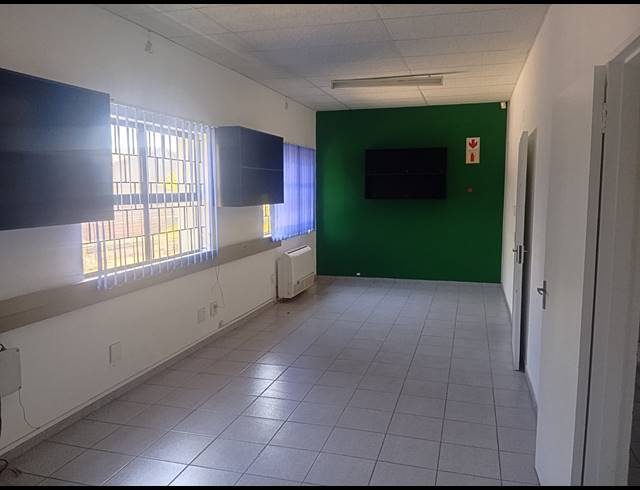 137M² OFFICE TO LET IN ROCKY DRIFT